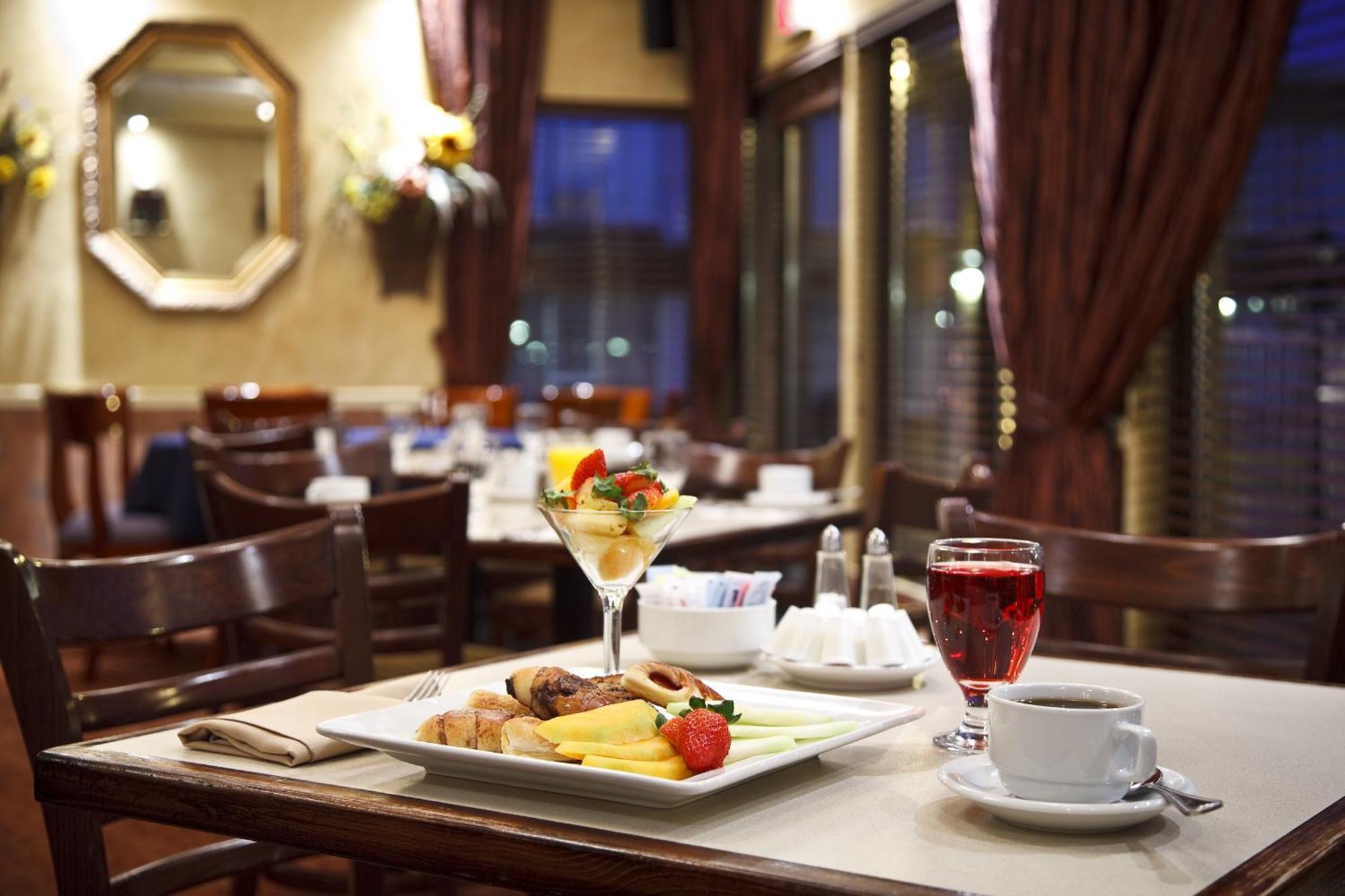 Auberge Royal Versailles Montreal Bagian luar foto